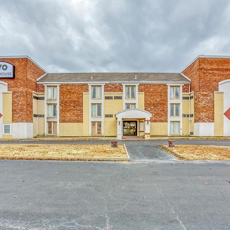 Отель Oyo Townhouse Tulsa Woodland Hills Экстерьер фото
