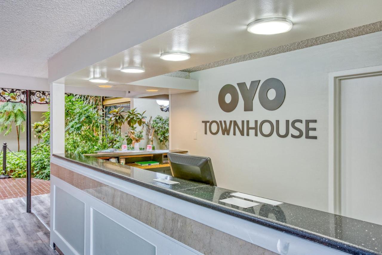 Отель Oyo Townhouse Tulsa Woodland Hills Экстерьер фото