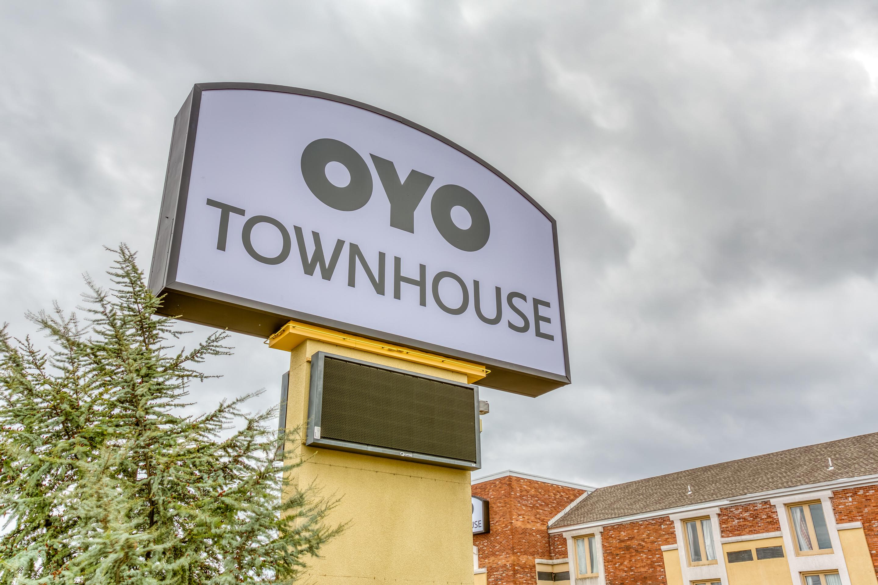 Отель Oyo Townhouse Tulsa Woodland Hills Экстерьер фото