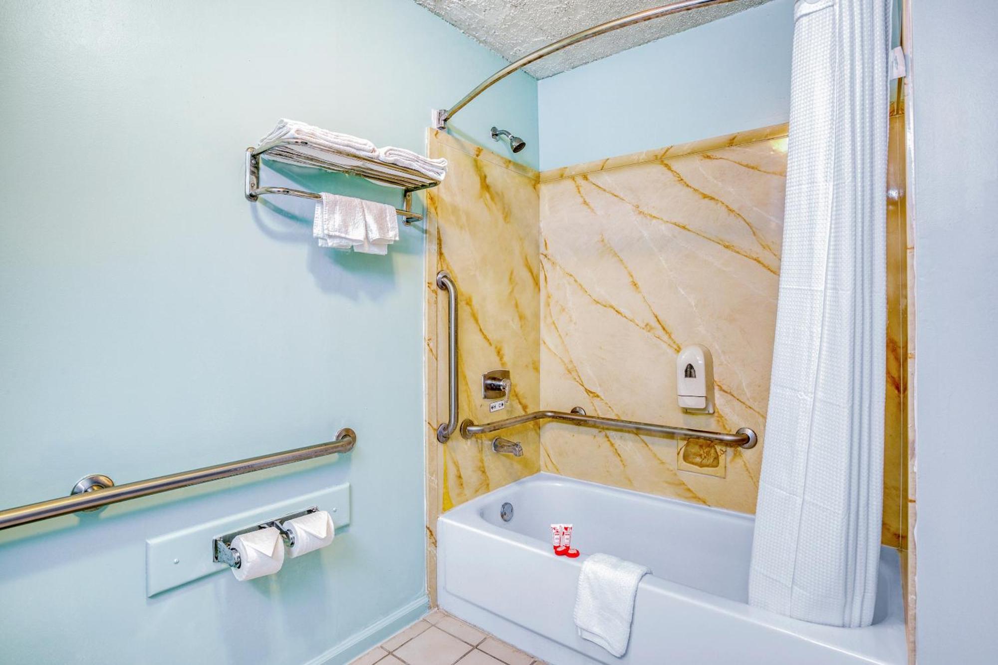 Отель Oyo Townhouse Tulsa Woodland Hills Экстерьер фото