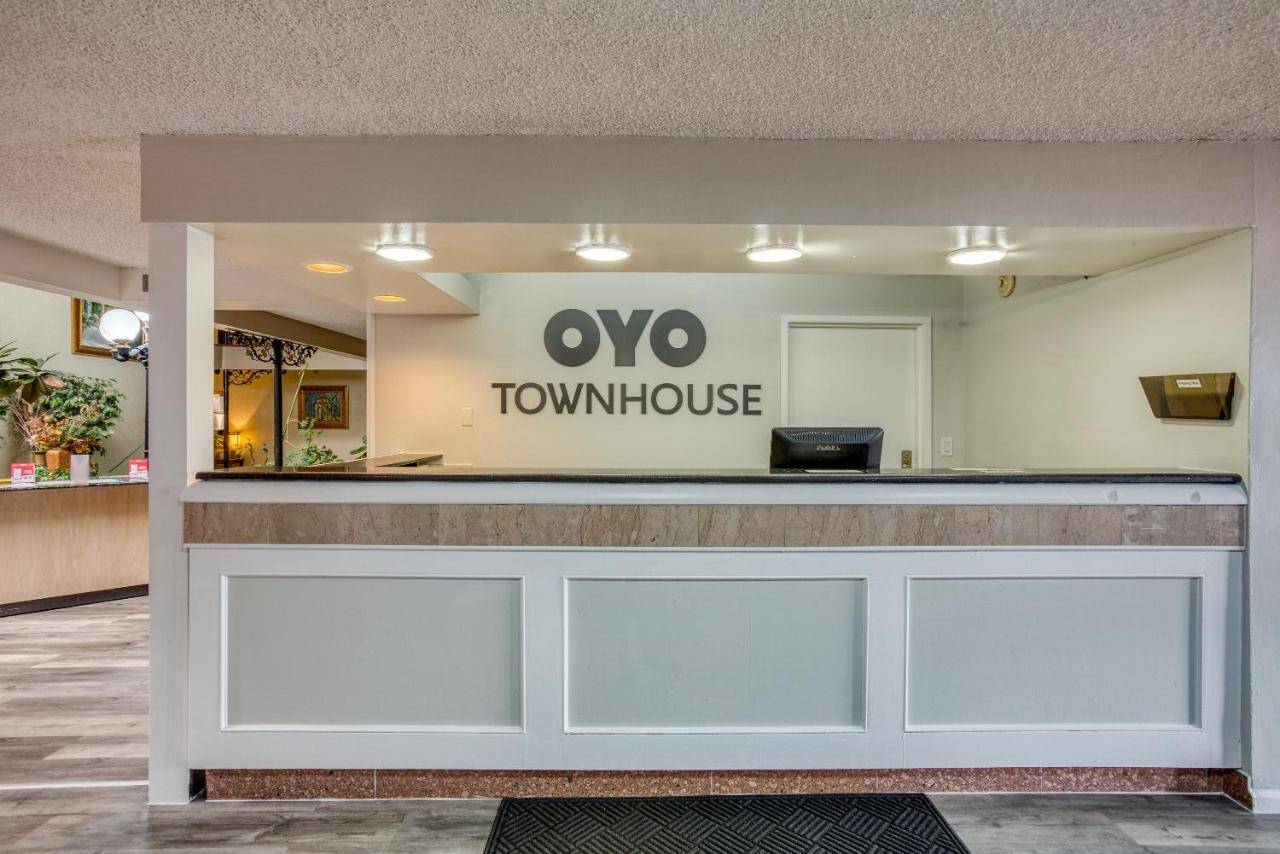 Отель Oyo Townhouse Tulsa Woodland Hills Экстерьер фото