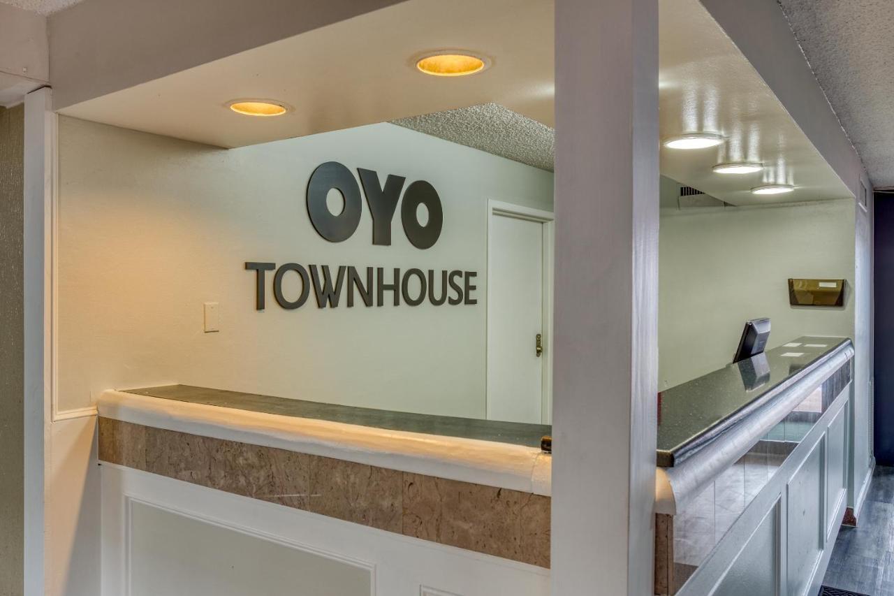 Отель Oyo Townhouse Tulsa Woodland Hills Экстерьер фото